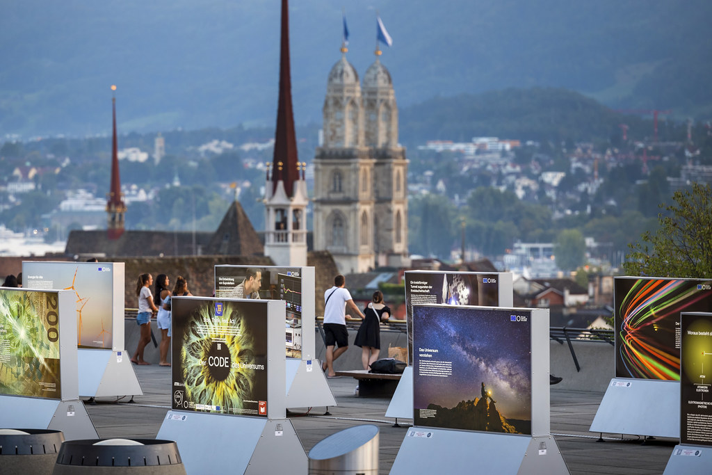 ETH-Ausstellung «Code of the Universe» auf der Polyterrasse