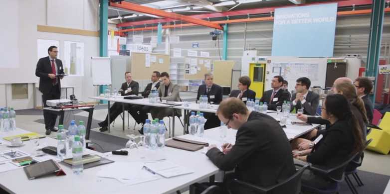 Vergrösserte Ansicht: MTEC Entrepreneurial Leadership Seminar 2013 beim Technologiekonzern Bühler. (Videoausschnitt: Bühler/MTEC)