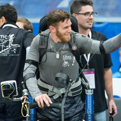 Zwei Piloten der Disziplin Exoskelett (Bild: ETH Zürich / Nicola Pitaro)