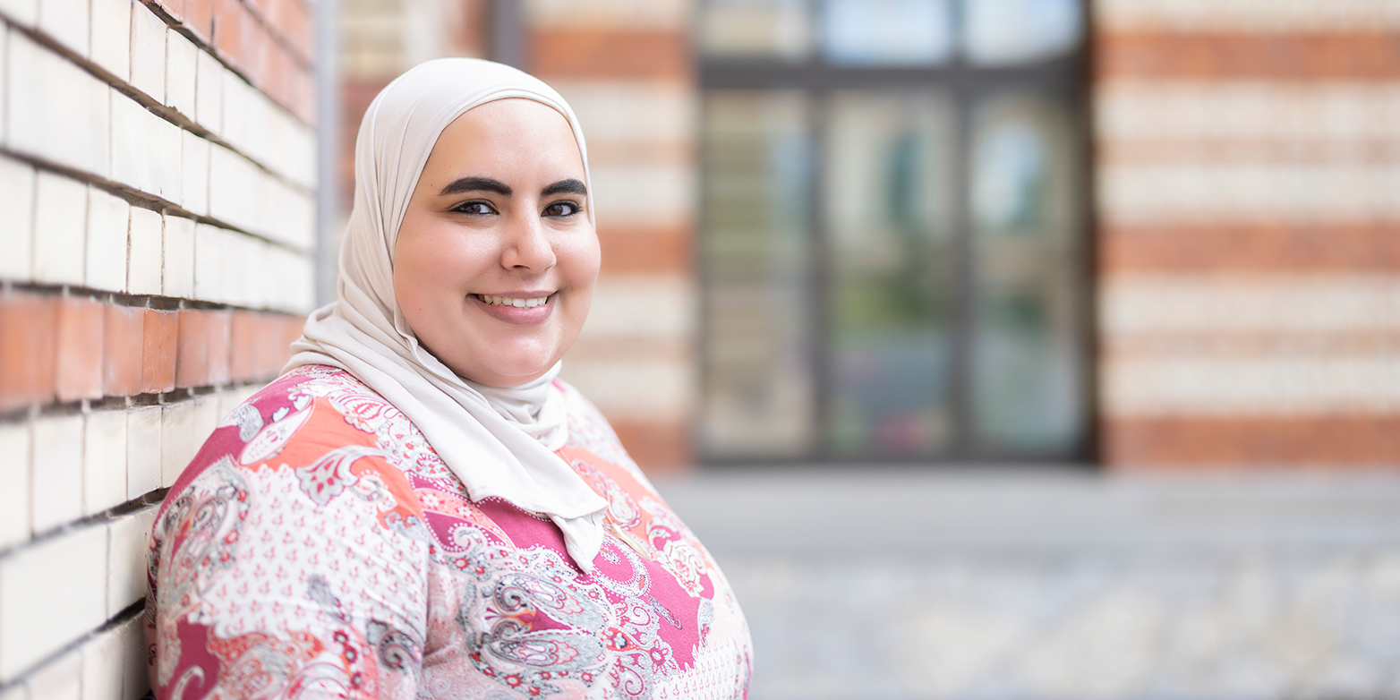 Mennatallah El-Assady auf dem Campus der ETH Zürich