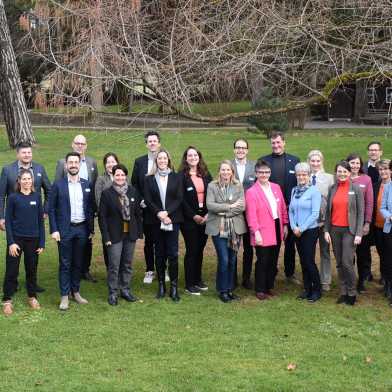 Gruppenfoto von den 21 Parlamentarierinnen und Parlamentarier